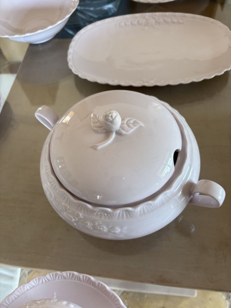 Hutschenreuther porcelain Rosé complete for 8 people