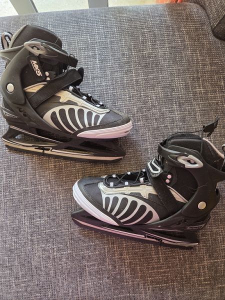 Iceskates Skates Size 44 Like New