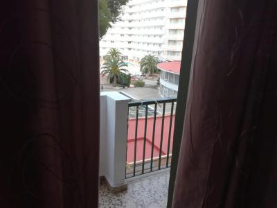 Ich vermiete ein großes Zimmer mit eigenem Bad und Terrasse