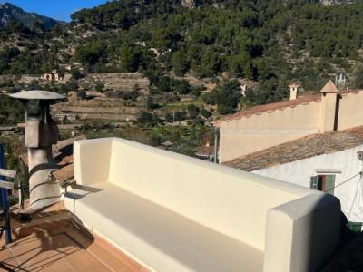 Idyllisches Dorfhaus mit Garten im charmanten Dorf Bunyola