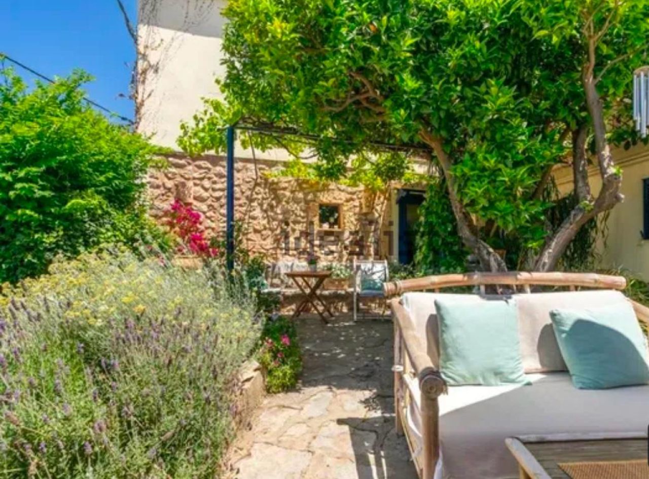 Idílica casa de pueblo con jardín en el encantador pueblo Bunyola