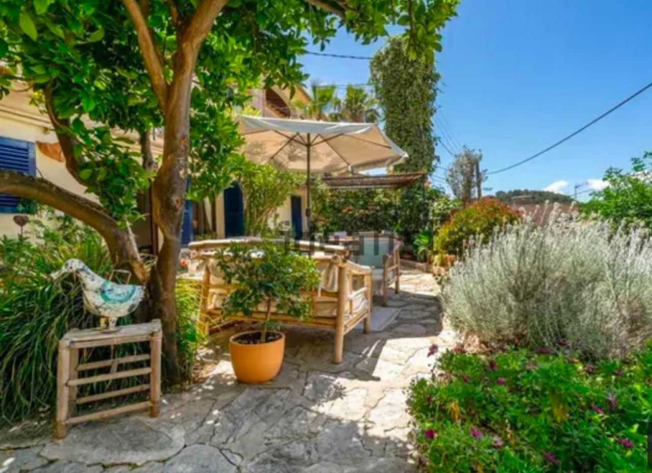 Idílica casa de pueblo con jardín en el encantador pueblo Bunyola