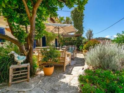 Idílica casa de pueblo con jardín en el encantador pueblo Bunyola