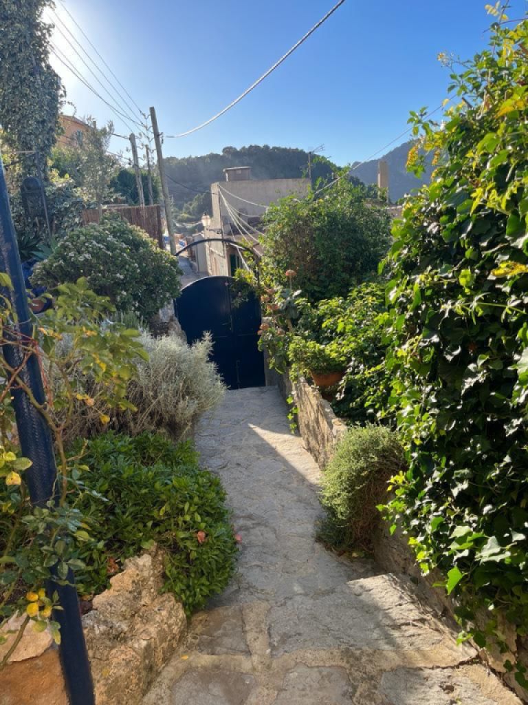 Idílica casa de pueblo con jardín en el encantador pueblo Bunyola