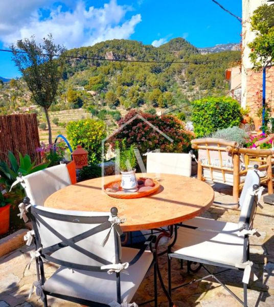 Idílica casa de pueblo con jardín en el encantador pueblo Bunyola