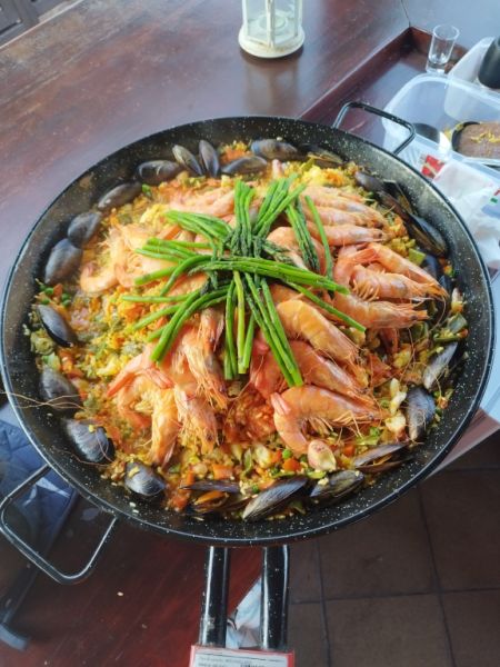 Ihre Paella frisch bei Ihnen zu Hause zubereitet