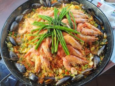 Ihre Paella frisch bei Ihnen zu Hause zubereitet