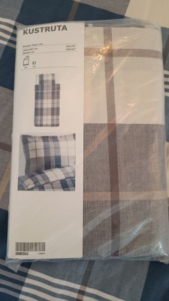 IKEA HEMNES Bett & Nachttisch + Matratze + Matratzenauflage + Lampe + Neue Bettwäsche - (2 zum Verka