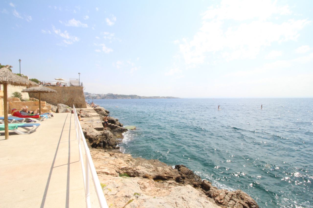 Illetas , first line