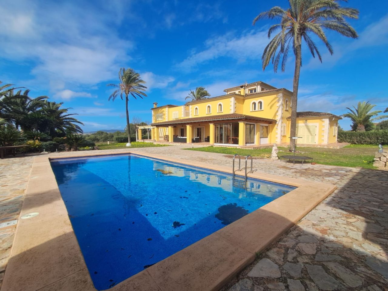 Impressive finca with guest wing, heating, pool near Felanitx - Petra -- F 64