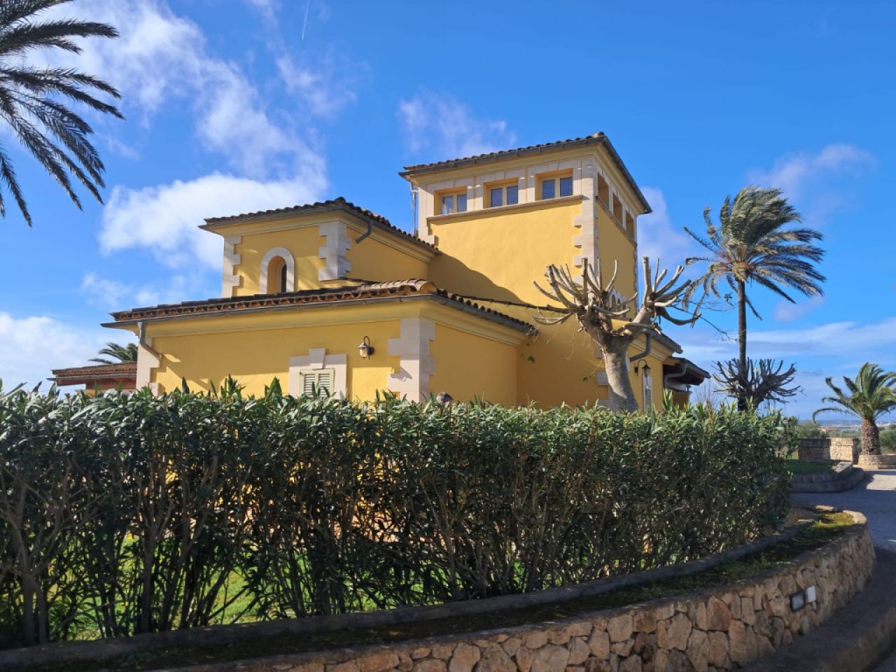 Impressive finca with guest wing, heating, pool near Felanitx - Petra -- F 64