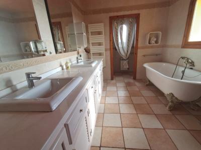 Impressive finca with guest wing, heating, pool near Felanitx - Petra -- F 64