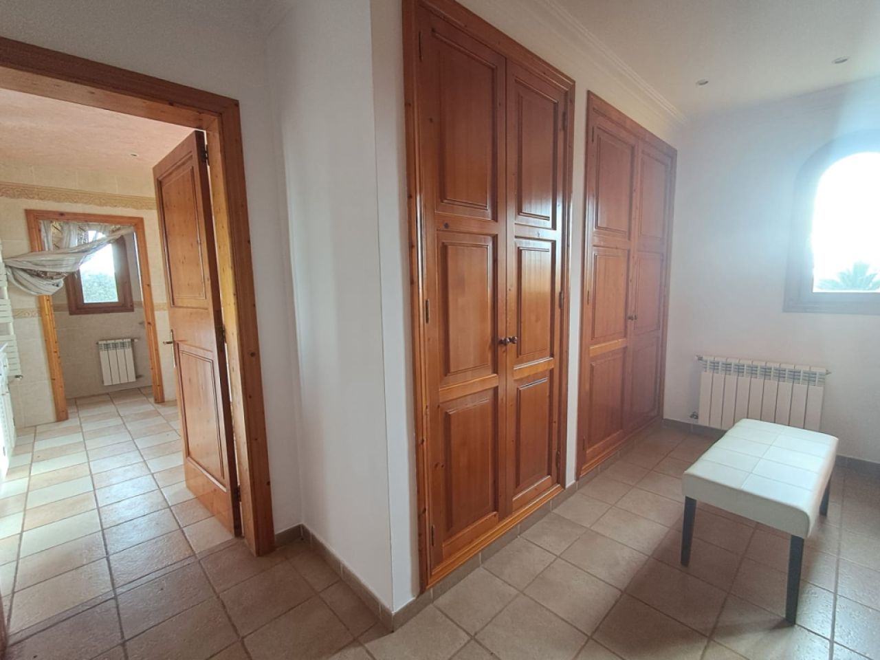 Impressive finca with guest wing, heating, pool near Felanitx - Petra -- F 64