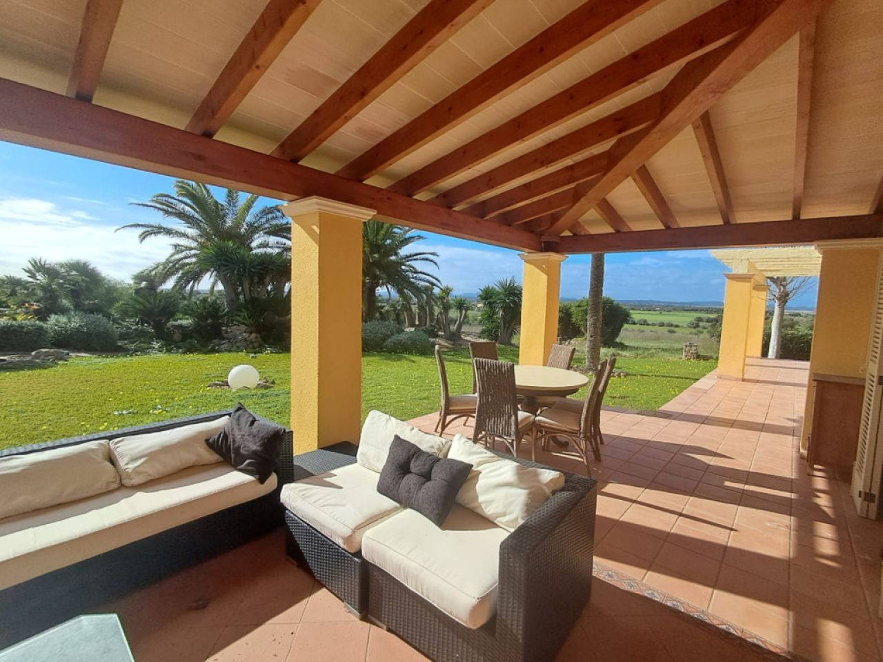 Impressive finca with guest wing, heating, pool near Felanitx - Petra -- F 64