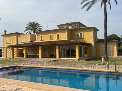 Imposante Finca mit sep. Gästehaus und allen Extras bei Petra- Manacor -- F 64 VK