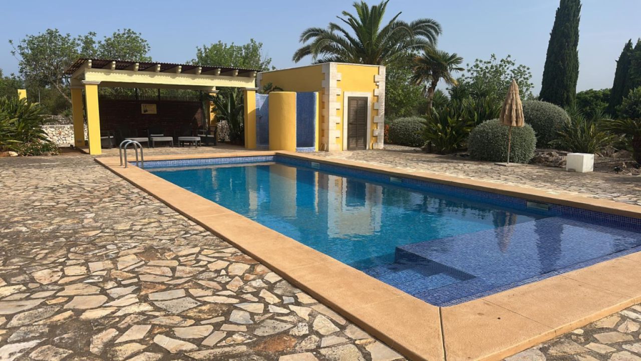 Imposante Finca mit sep. Gästehaus und allen Extras bei Petra- Manacor -- F 64 VK