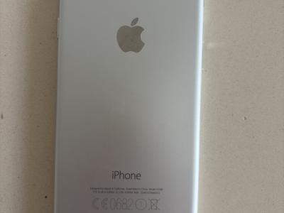 iPhone 6 64GB inklusive AirPods und Ladekabel