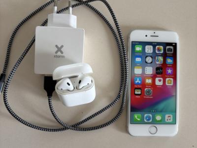 iPhone 6 64GB inklusive AirPods und Ladekabel