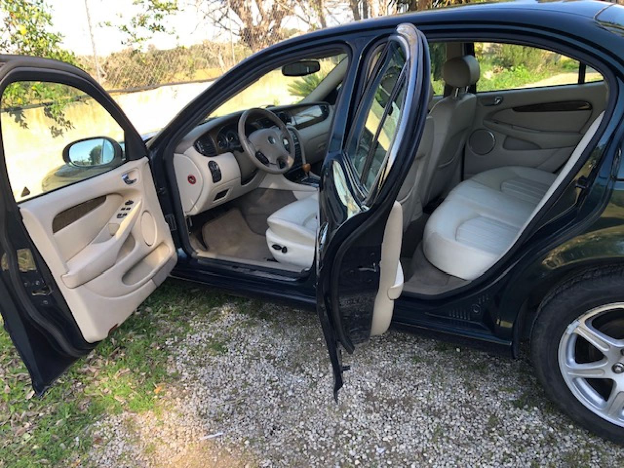 Jaguar X-Type 2,0 V6 Executive Ausstattung