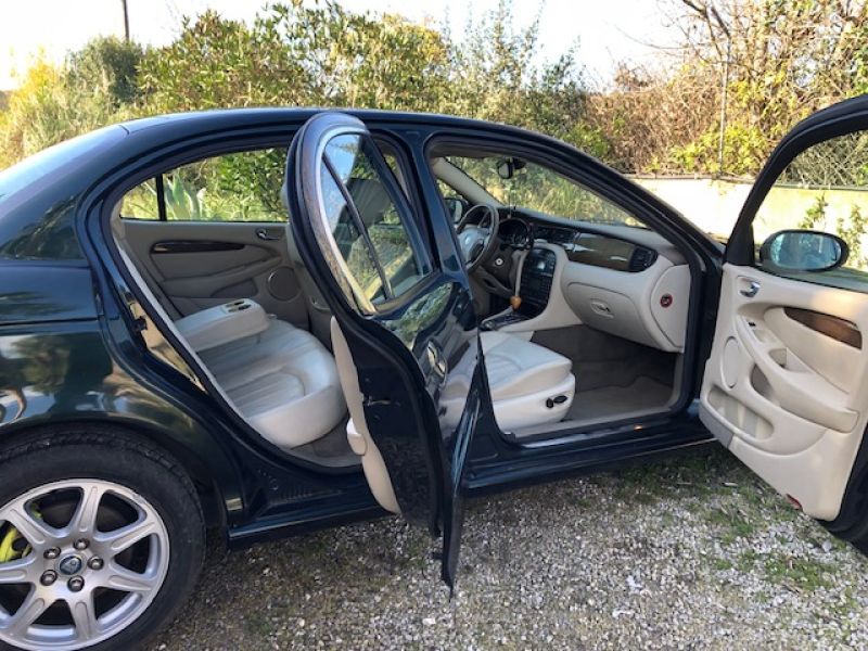 Jaguar X-Type 2,0 V6 Executive Ausstattung