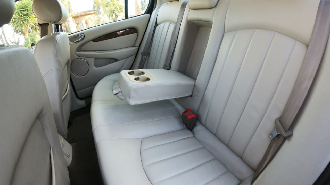 Jaguar X-Type 2,0 V6 Executive Ausstattung