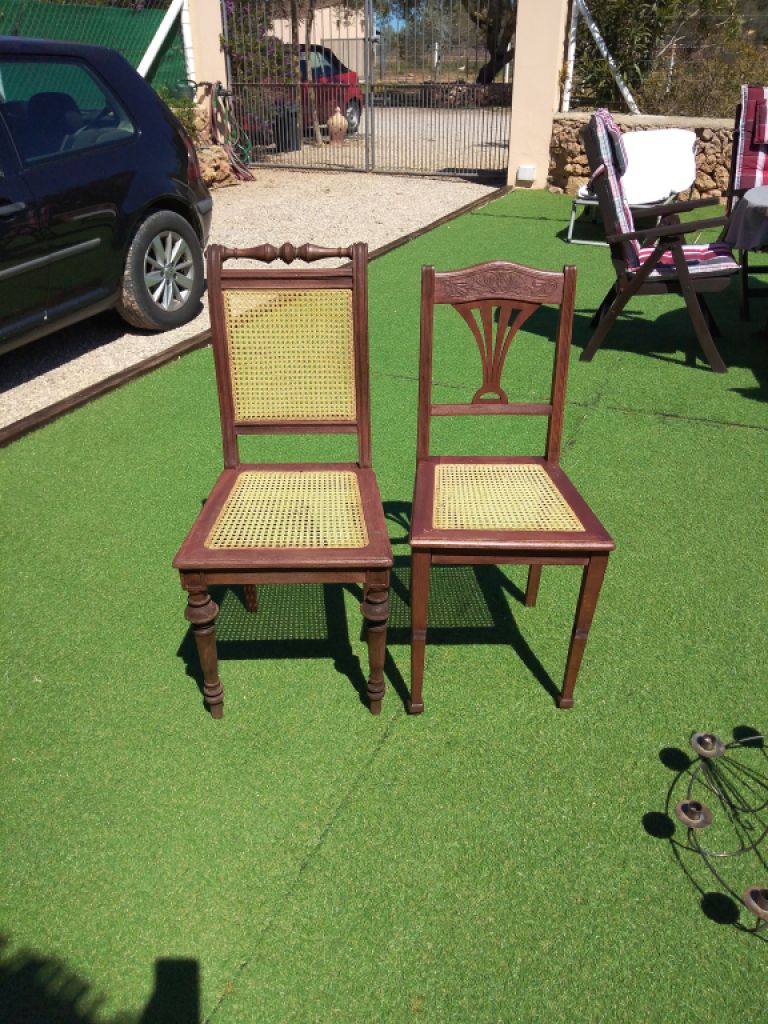 Sillas del modernismo recién retapizadas por un profesional