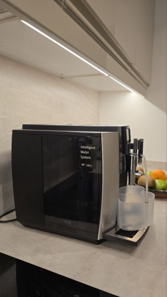 Jura E8 Platin Kaffeemaschine + Kühlgerät Cool Control