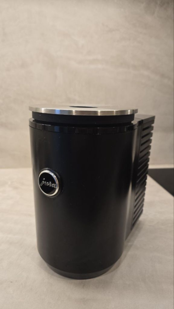 Jura E8 Platin Kaffeemaschine + Kühlgerät Cool Control