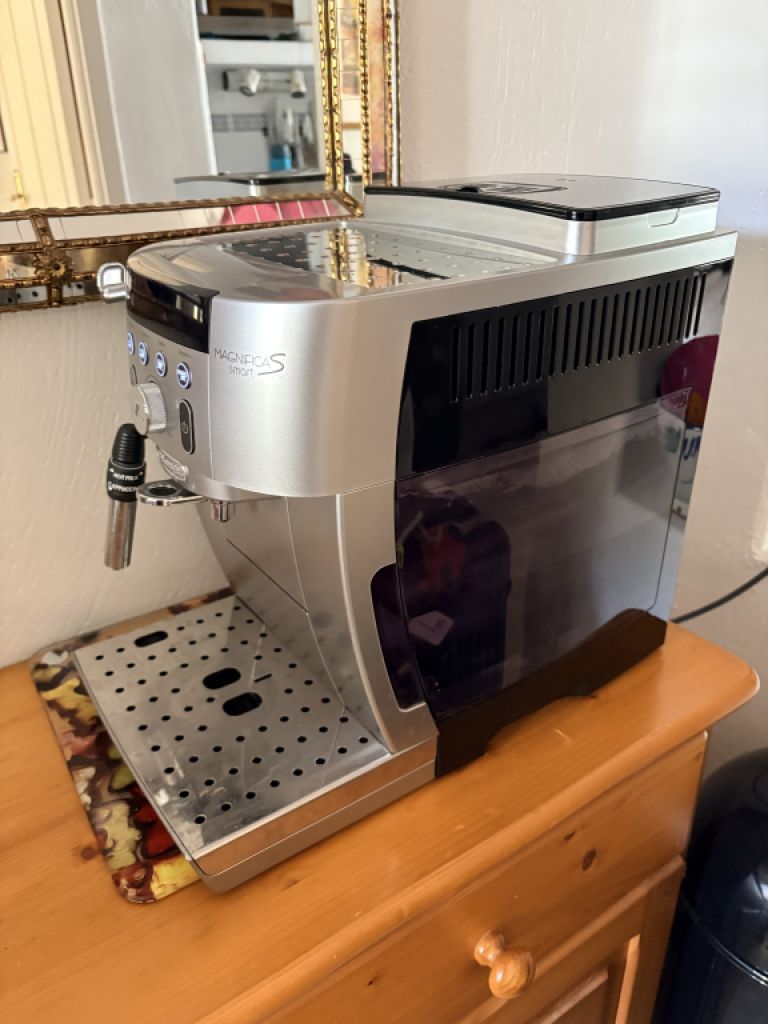 Kaffeemaschine DeLonghi Magnificas Smart