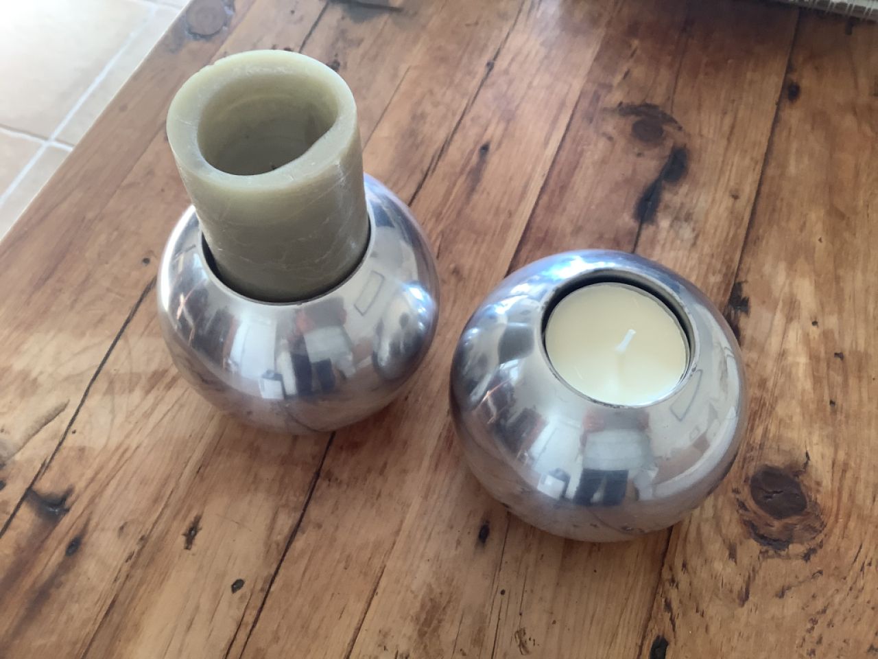 Kerzenständer silberne Kugel mit zwei verschiedene Lochgrößen Höhe 11 cm und Breite 11 cm