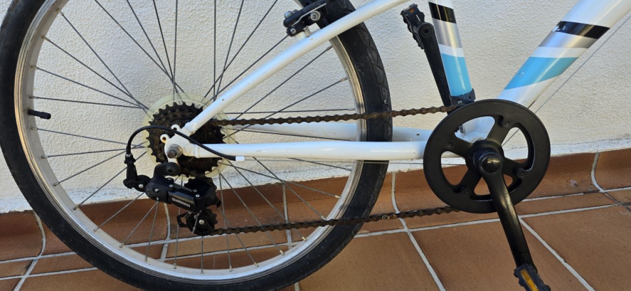 Bicicleta infantil 24" - con casco