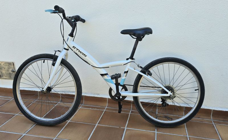 Bicicleta infantil 24" - con casco