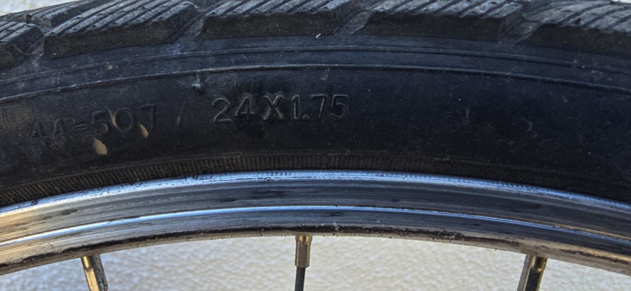 Bicicleta infantil 24" - con casco