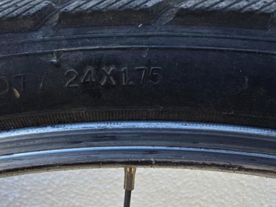 Bicicleta infantil 24" - con casco