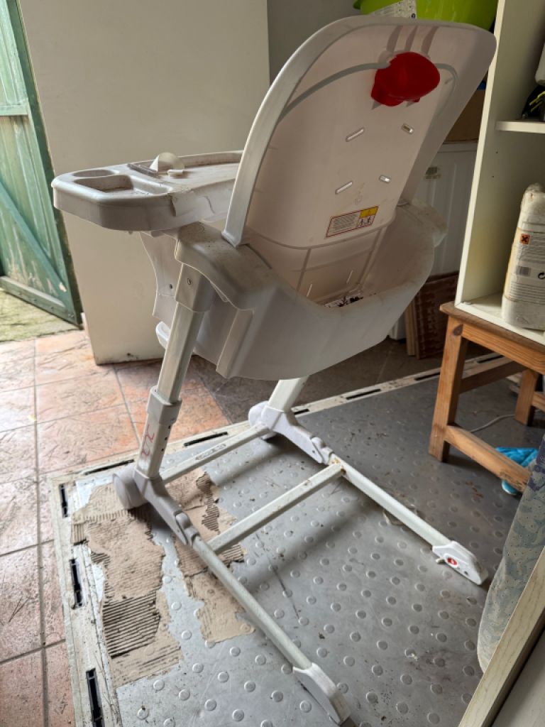 Child high chair FOR FREE