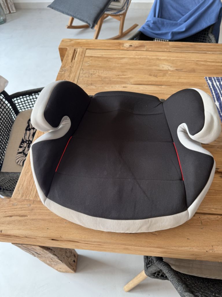 Child seat/booster seat with isofix