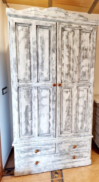 Kleiderschrank,  Holzschrank