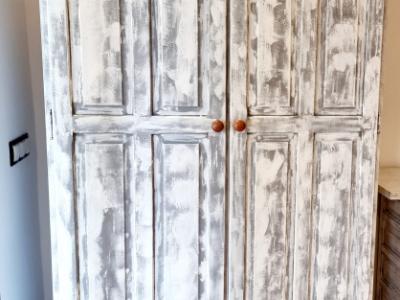 Kleiderschrank,  Holzschrank