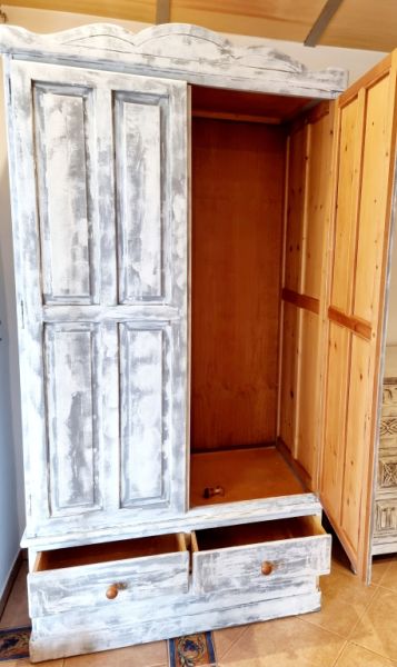 Kleiderschrank,  Holzschrank