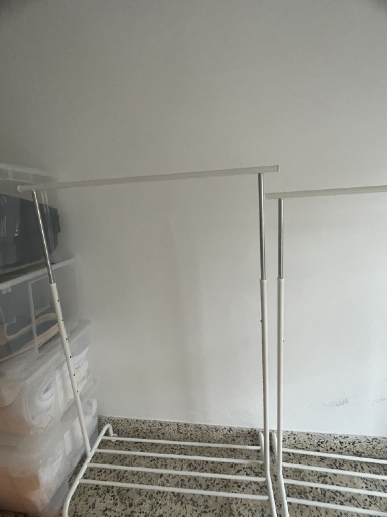 Kleiderstangen auf Rollen und höhenverstellbar neuwertig