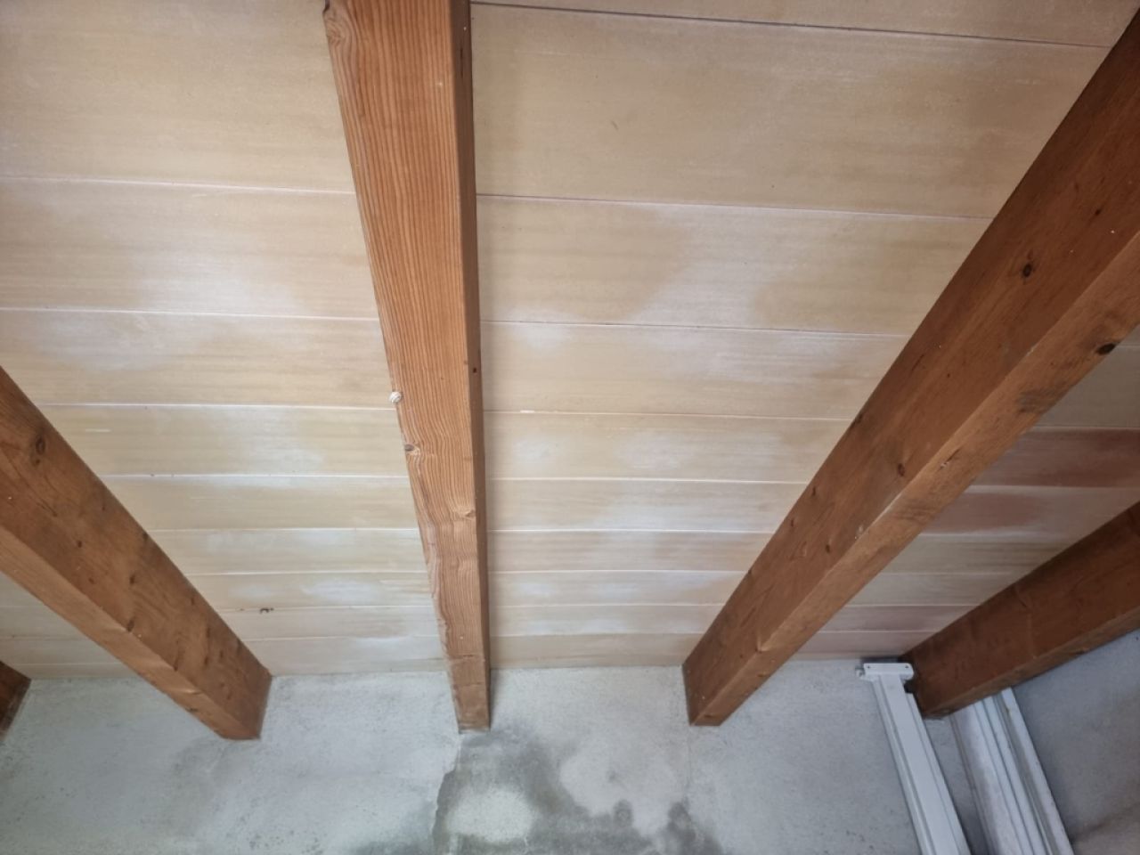 Kleiner Garten mit Gartenhaus vor Arta