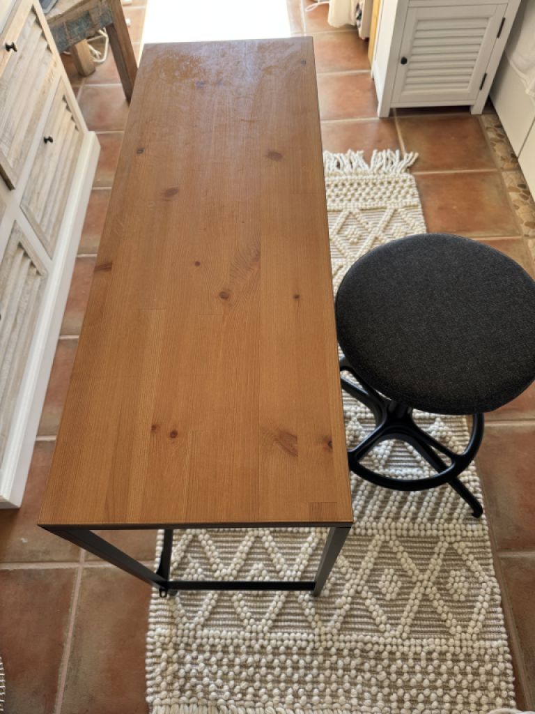 Pequeño escritorio como nuevo para regalar