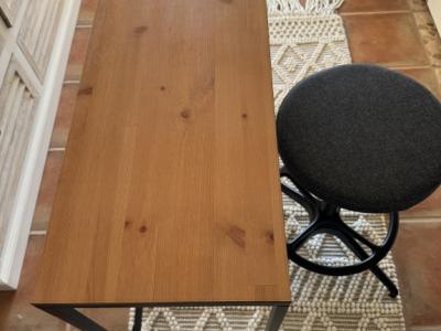 Pequeño escritorio como nuevo para regalar