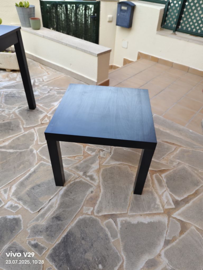 Kleiner schwarzer Tisch