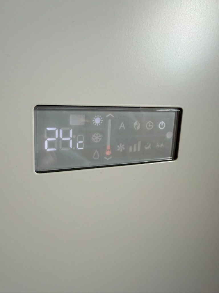 INNOVA 2.0 air conditioner – top condition, 2 years old