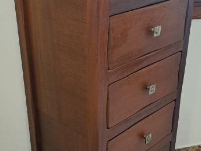 Kommode / hohe Schubladenkommode