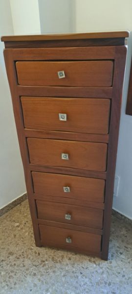 Kommode / hohe Schubladenkommode