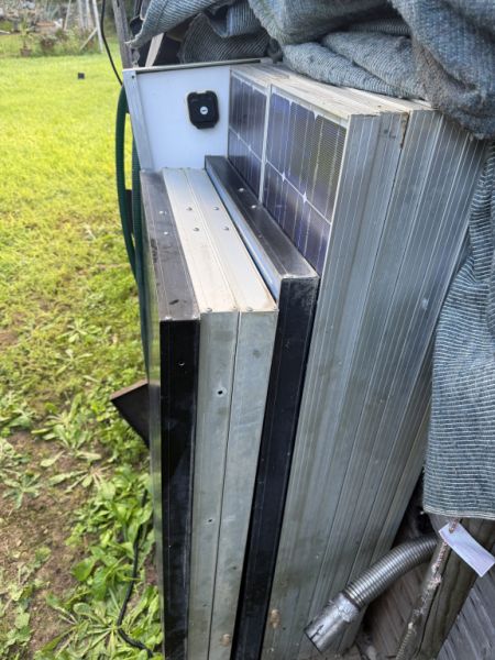 Komplettes Solarpaket mit Outback-Wechselrichter 3000W, Solarmodulen und Reglern – Installationsbereit