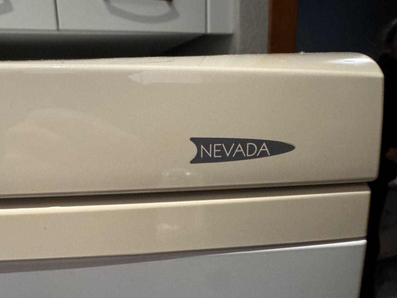 Refrigerator with freezer compartment