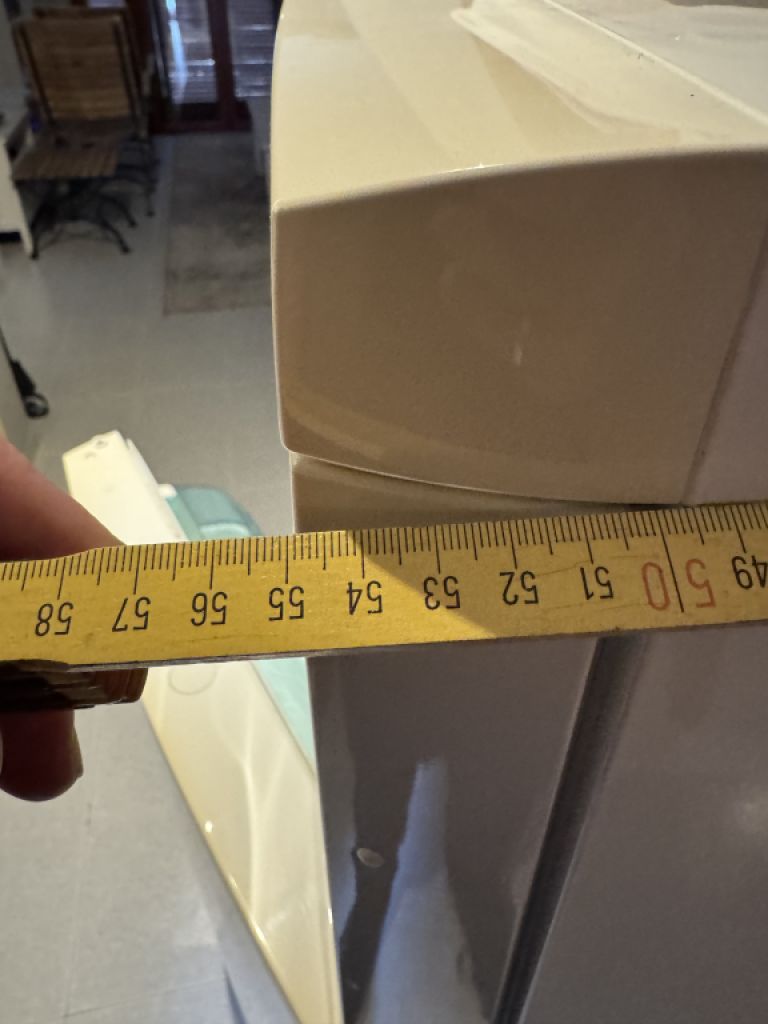 Refrigerator with freezer compartment